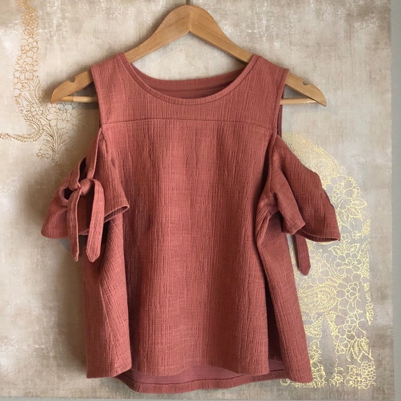 Madewell Tops - Madewell Cold Shoulder Top in Pink, Size Small